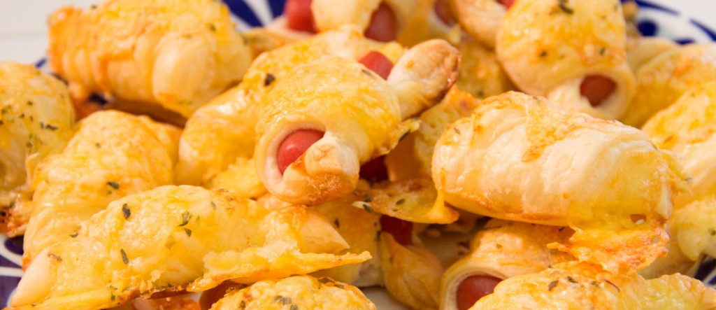 Cruasanes de salchichas y queso